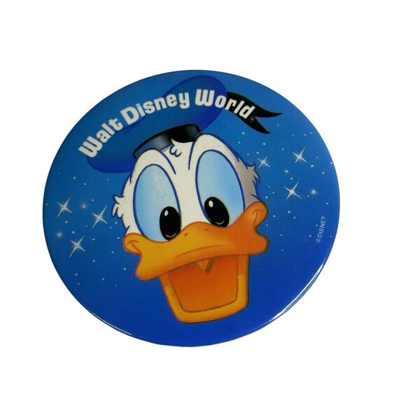 Vintage Walt Disney World Button 1980s Donald Duck The Walt Disney Company - Picture 1 of 11